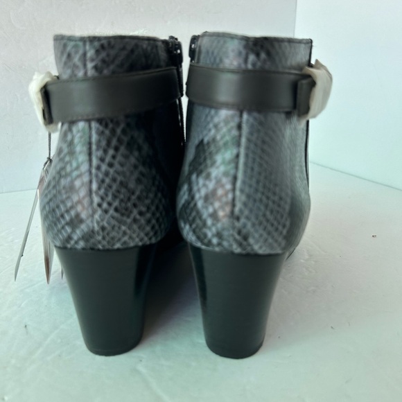 Vionic Shasta Black Comfort Snakeskin and Buckle Side Zip Ankle Booties NIB - Picture 6 of 12